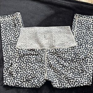 Vintage Lululemon capri leggings - leopard